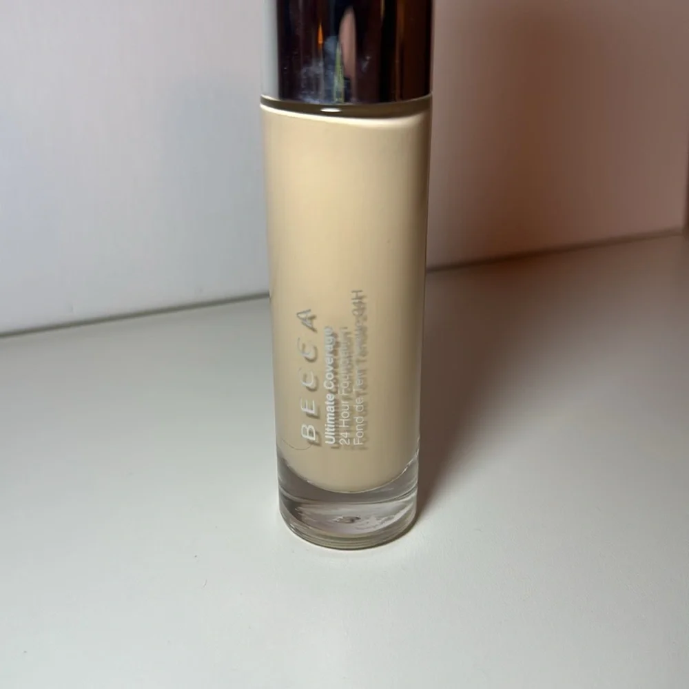 Becca Ultimate Coverage Foundation - Picture 5 of 5